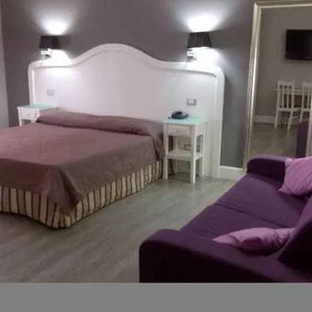 Domus Castrense Bed & Breakfast 4*