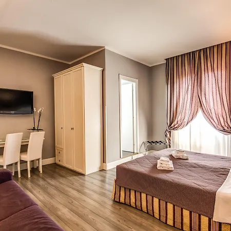 Domus Castrense Bed and Breakfast 4*