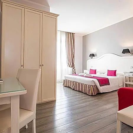 Domus Castrense Bed & Breakfast 4*